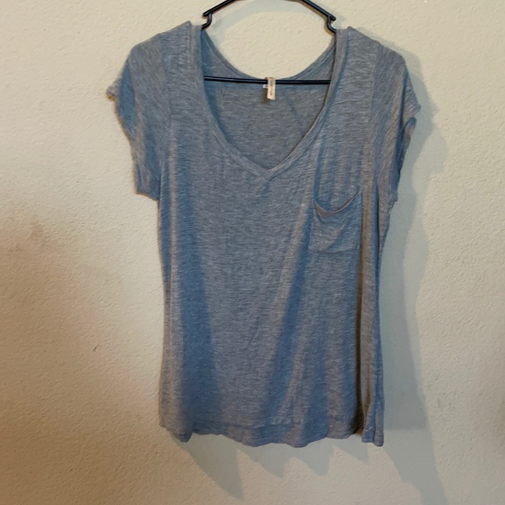 Grey tee shirt